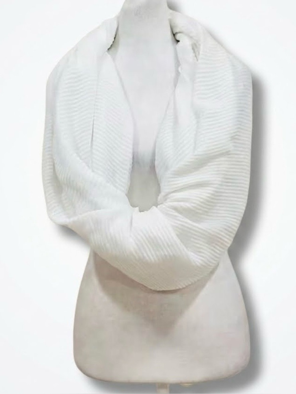 Nordstrom Rack White Ribbed Infinity Scarf Pleated Loop Circle Cowl Wrap Shawl